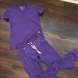 Figs Vivid Purple Scrub Set